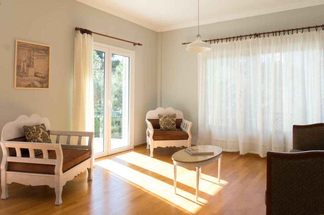 Glyfada Central Luaran gambar