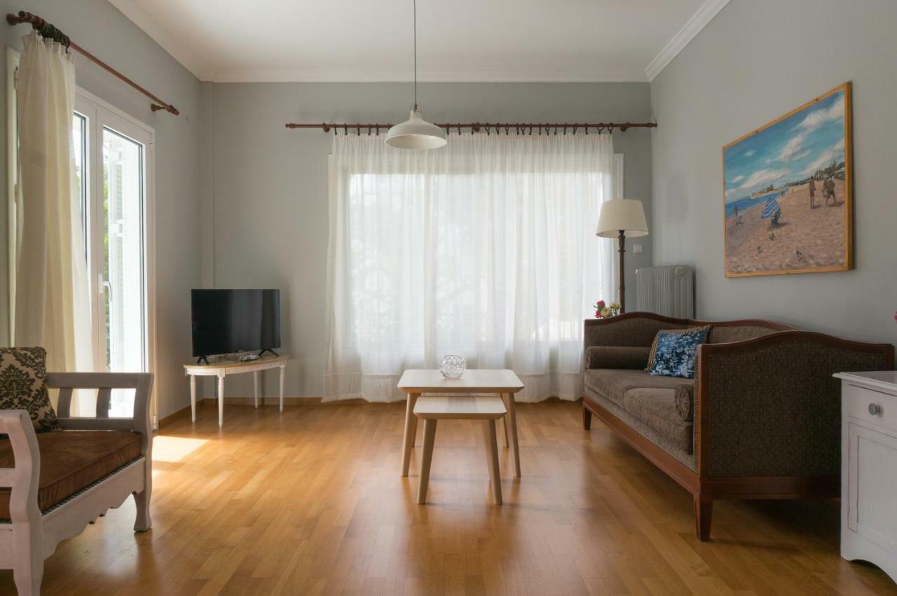 Glyfada Central Luaran gambar